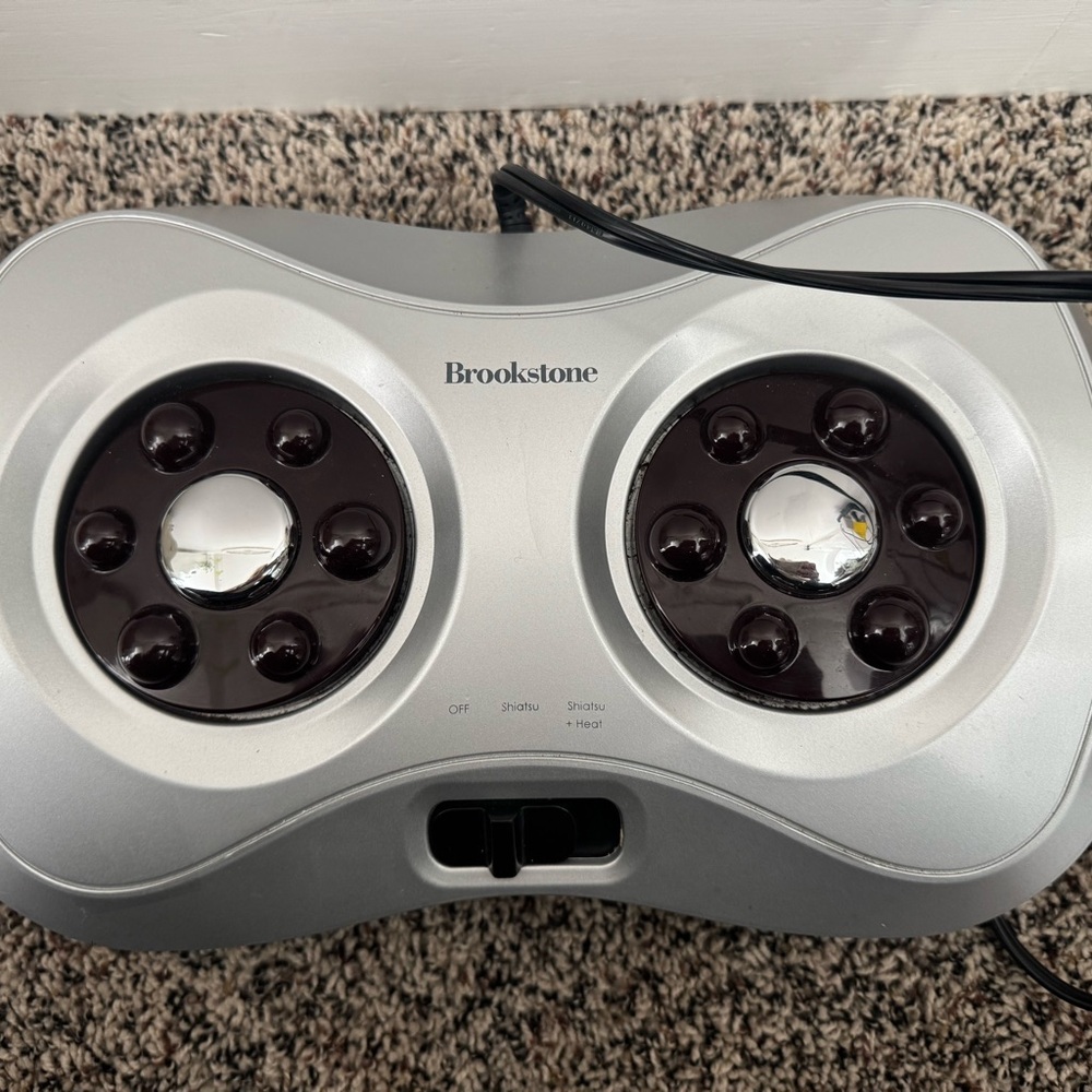 Health Touch Brookstone Shiatsu Foot Massager With Heat B-FMS-110HJ-2 EUC!